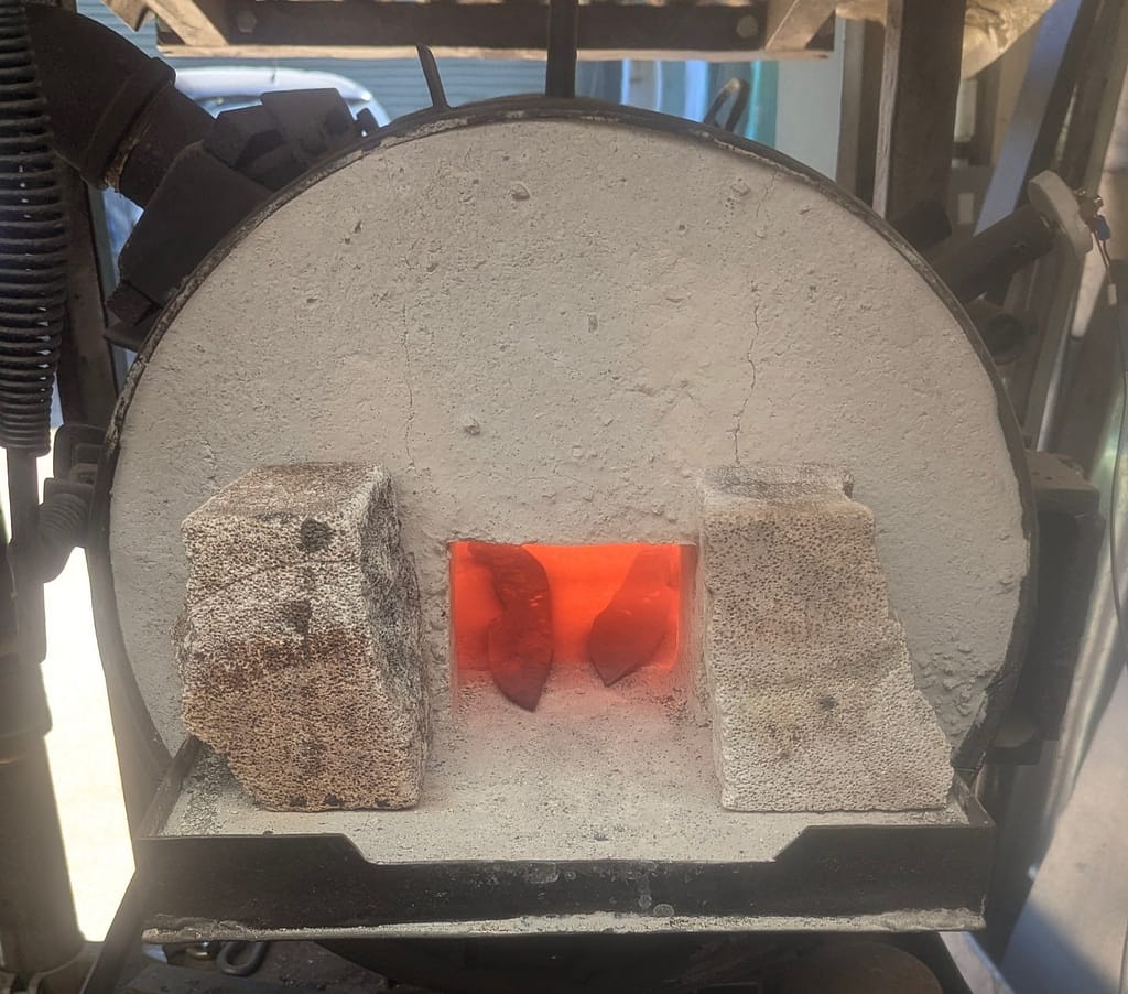 High temperature gas forge for forging knives
